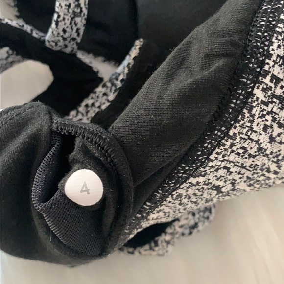 🌟HP 🌟🍋lululemon Circuit Breaker Bra- Like New - Picture 6 of 6